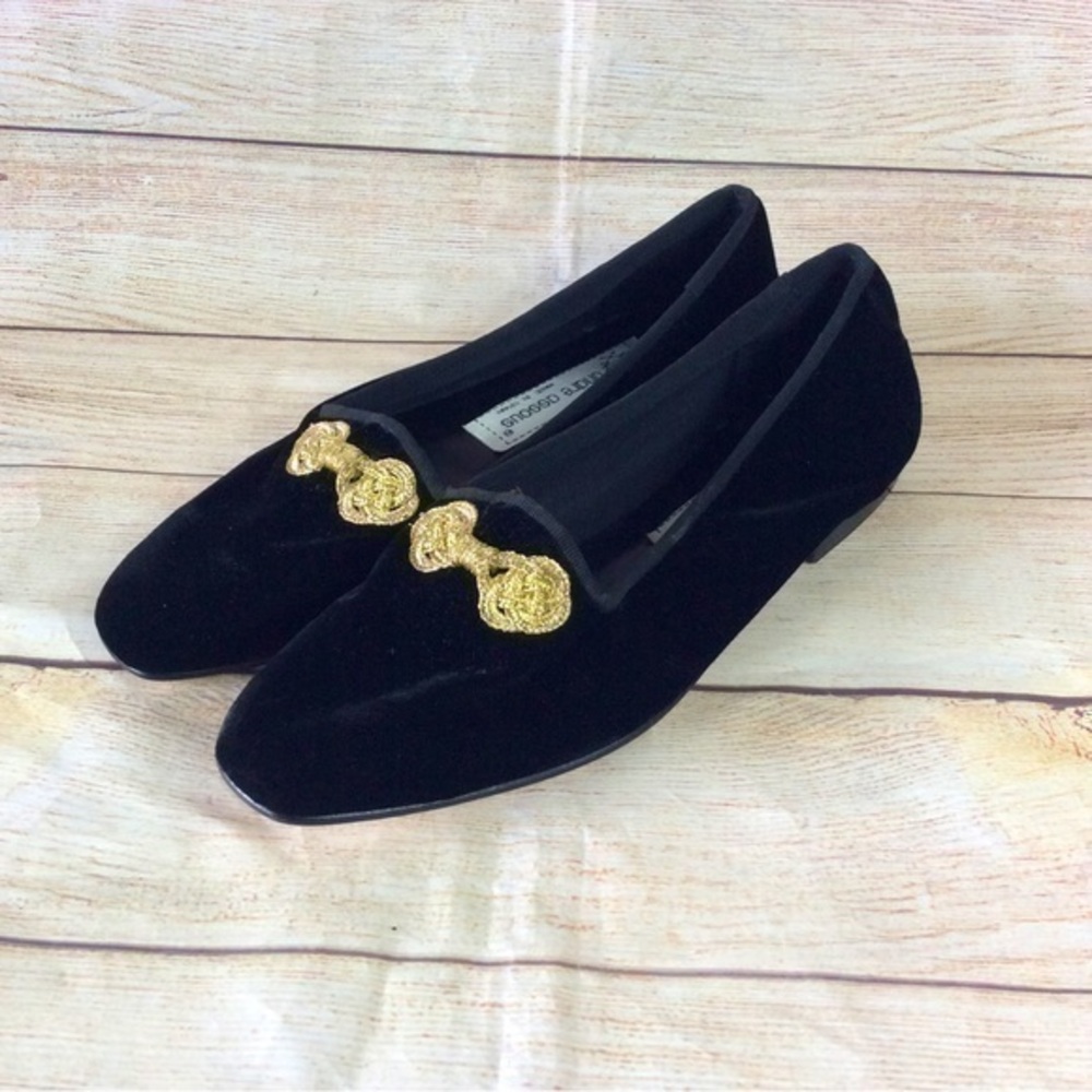 Vintage Andre Assous velvet flats. Gold embroidery. Size 7.5 black